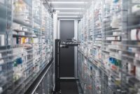 UPS Walgreens استفاده از رباتیک با مرکز میکرو تحقق جدید